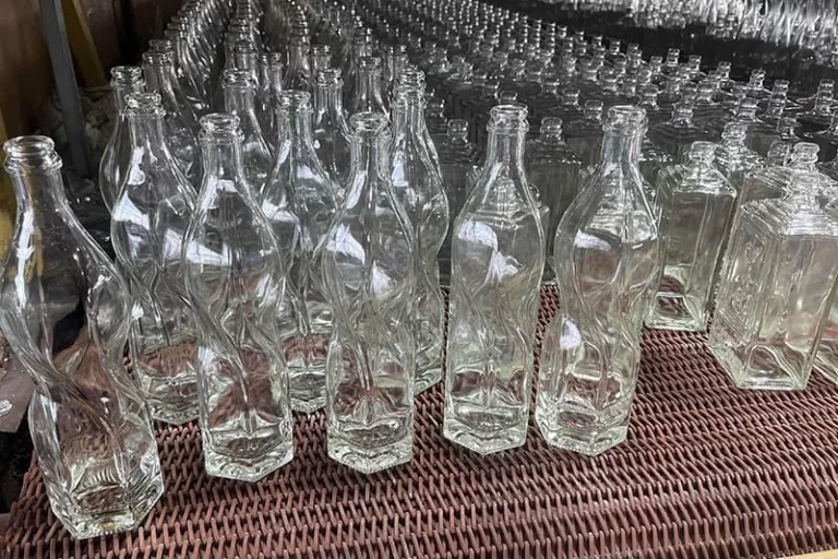 VALIANT Glass Bottle